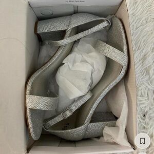Size 8 3 inch Silver sparkly heels